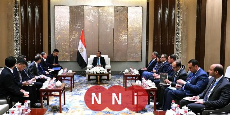 مدبولي يجتمع برئيس شركة هندسة الطاقة الصينية في زيارته لبكين
