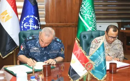 قائد القوات البحرية يلتقي برئيس أركان القوات البحرية الملكية السعودية