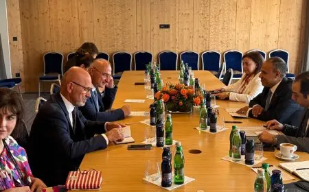 وزير الخارجية يناقش مع نظيره الكرواتي تعزيز الشراكة بين البلدين