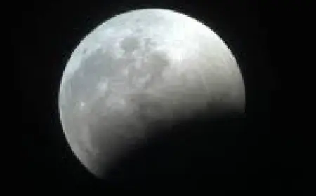 خسوف القمر اليوم الأحد.. متى وأين يمكنك رؤيته؟