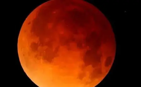 خسوف القمر يضيء سماء مصر.. وانتهاء الظاهرة منذ قليل