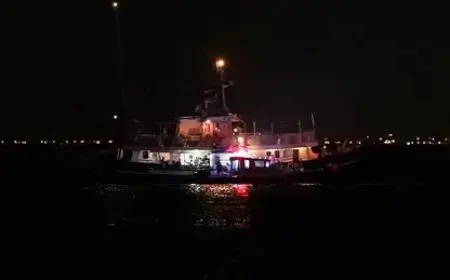 القصة الكاملة لحريق سفينة أسطول الصمود العالمي: روايتان متناقضتان