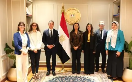 وزيرة التضامن الاجتماعي تناقش مع السفير الفرنسي سبل التعاون في مجال الحماية الاجتماعية