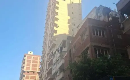 محافظة الإسكندرية: إزاحة الأدوار المخالفة بالكامل بسبب الميل في عقار المندرة