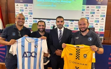 بيراميدز وأوكلاند سيتي يتبادلان الهدايا التذكارية استعداداً لمواجهة كأس إنتركونتيننتال