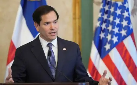 وزير الخارجية الأمريكي يبدأ جولة دبلوماسية في إسرائيل