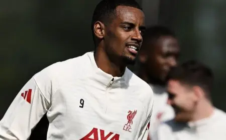 تعرف على سبب غياب إيزاك في مواجهة ليفربول ضد بيرنلي وفقاً لما كشفه سلوت