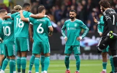 سلوت يسحب لاعب ليفربول بعد 37 دقيقة لتجنب الطرد ضد بيرنلي