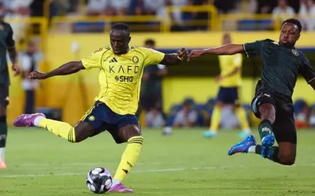 ماني ومارتينيز يقودان النصر للهيمنة على صدارة الدوري السعودي بفوز مثير أمام الخلود