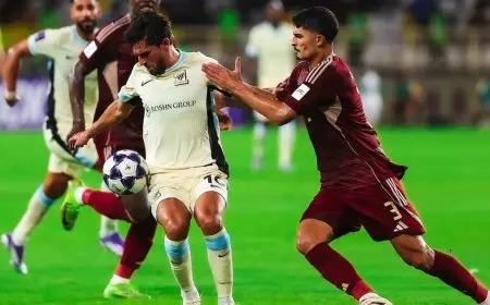 الاتحاد بعشرة لاعبين يتعثر أمام الوحدة الإماراتي بهدف قاتل في الوقت بدل الضائع