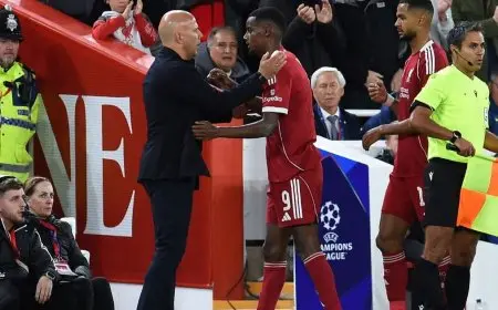 سلوت يعبر عن دهشته من جاهزية إيزاك في أول ظهور له مع ليفربول