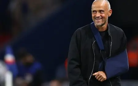 إنريكي يكشف أسرار جلوسه في المدرجات خلال الشوط الأول أمام أتالانتا