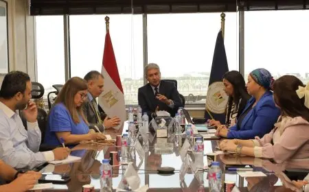 وزير السياحة يناقش استراتيجيات تعزيز الوجهة السياحية المصرية