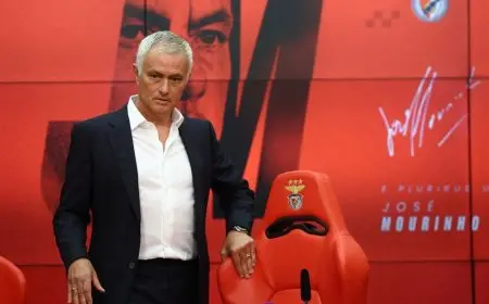 جوزيه مورينيو يتولى تدريب بنفيكا البرتغالي رسمياً