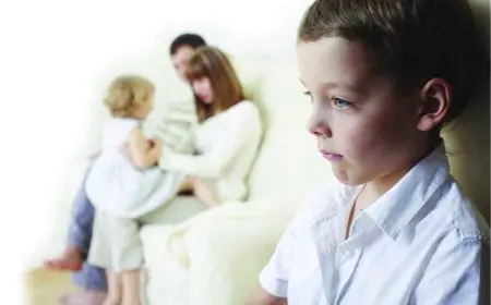 التفرقة بين الأبناء خطر يولد الكراهية: دينا أبو الخير تحذر من تأثيره السلبي