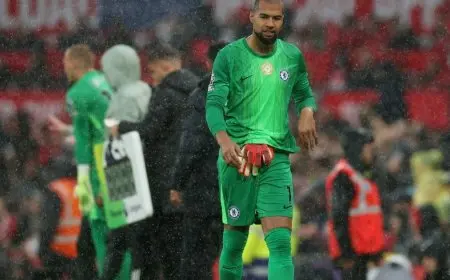 طرد سانشيز حارس تشيلسي يسجل أسوأ لحظاته أمام يونايتد