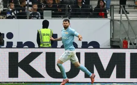 إنجاز تاريخي لأوليفر بيرك كأول اسكتلندي يحقق ثلاثية في الدوري الألماني