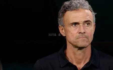 إنريكي يتوج بجائزة يوهان كرويف كأفضل مدرب في العالم في حفل الكرة الذهبية