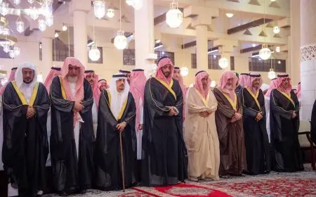 ولي العهد السعودي يترأس صلاة الجنازة على مفتي المملكة الراحل