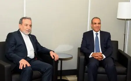 وزير الخارجية يناقش مع عراقجي آخر مستجدات الملف النووي