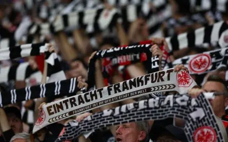 نابولي يحظر حضور جماهير آينتراخت في مواجهة دوري الأبطال المرتقبة