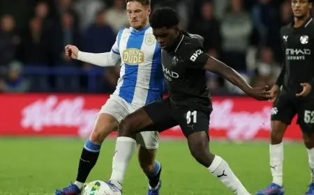 سيتي يهزم هدرسفيلد في كأس الرابطة بمشاركة أبناء نجم ليفربول