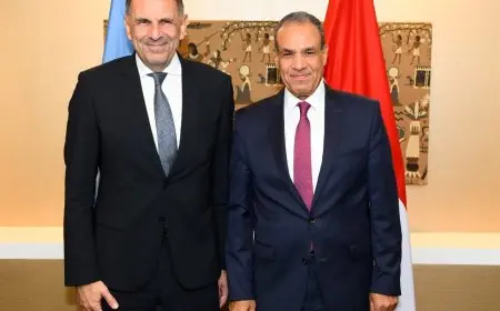 وزير الخارجية يشدد على موقف مصر الثابت ضد تهجير الفلسطينيين في محادثاته مع نظيره اليوناني