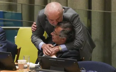 كشف حقيقة تقبيل رئيس البرازيل لرأس رئيس كولومبيا دعمًا لغزة والأسباب الكامنة وراء ذلك