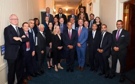 وزير الخارجية يجتمع بقيادات غرفة التجارة الأمريكية لتعزيز التعاون الاقتصادي