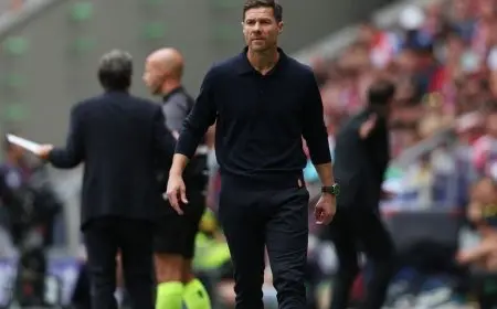 تشافي يعترف بألم خماسية الديربي المستحقة ويصف ريال مدريد بالافتقار للذكاء