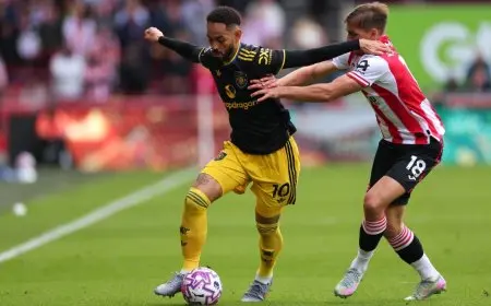 برينتفورد يسحق مانشستر يونايتد بثلاثية درامية في الدوري الإنجليزي