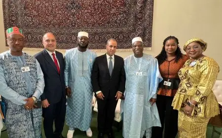 وزير الخارجية يعزز العلاقات التاريخية بلقاء نظيره الغيني