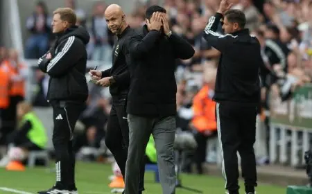 حكم الفيديو المساعد يحرم أرسنال من ركلة جزاء وأرتيتا في حالة ذهول