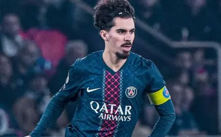 سان جيرمان يعزز صفوفه بعودة ثلاثي الوسط ويواجه تحدي غياب كفاراتسخيليا ضد برشلونة