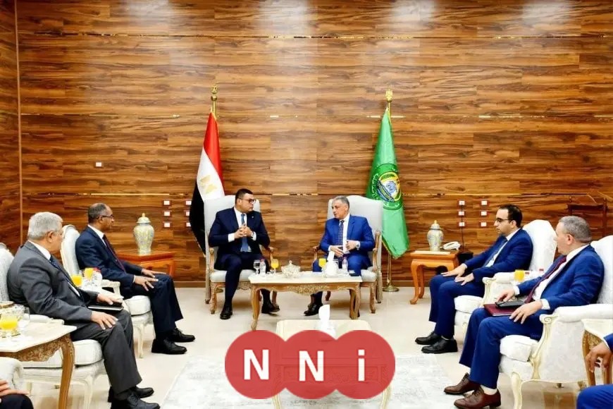 وزير الإسكان ومحافظ الإسماعيلية يناقشان تقدم مشروعات المياه والوحدات السكنية