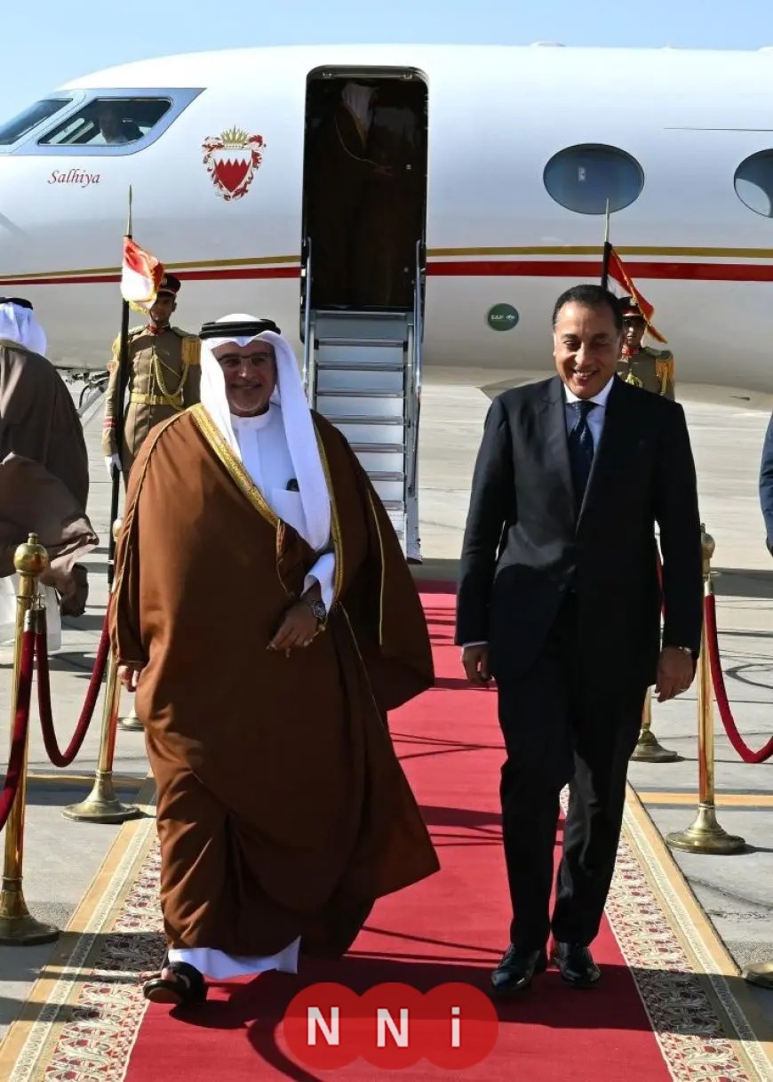 رئيس الوزراء يرحب بولي عهد مملكة البحرين في مطار القاهرة الدولي