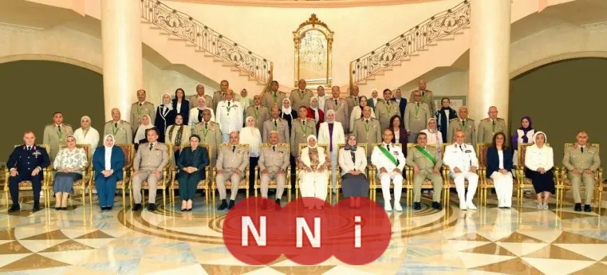 رئيس الوزراء يكرم مجموعة من القادة الذين أخلصوا في الخدمة بالقوات المسلحة