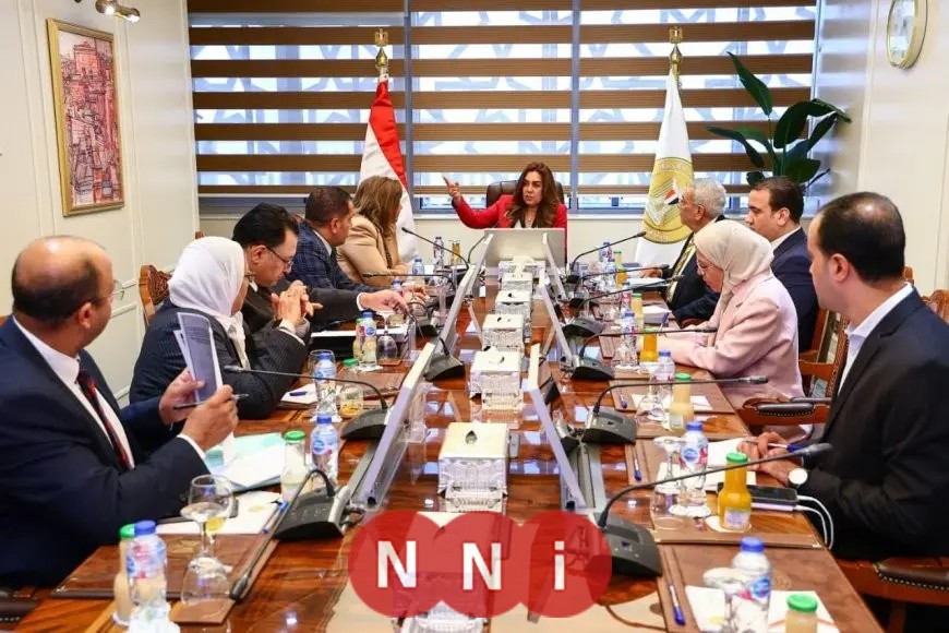 وزيرة التنمية المحلية تناقش تعزيز الخدمات التمويلية والتأمينية في المحافظات