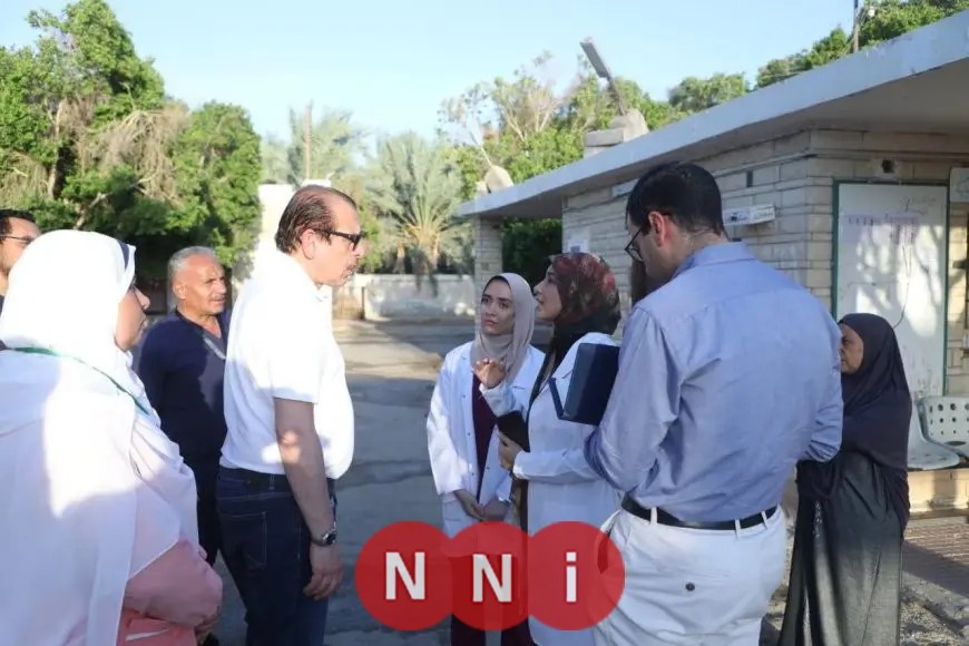 نائب وزير الصحة والسكان يزور وحدتي صحة “55” ووحدة صحة “الأسرة المنيرة” في الخارجة
