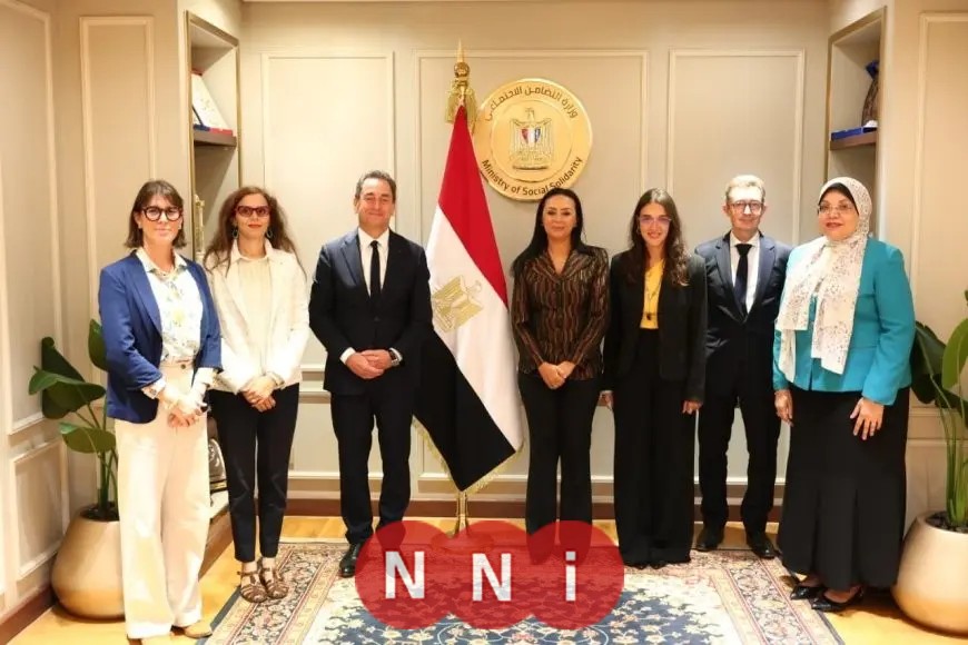 وزيرة التضامن الاجتماعي تجتمع بالسفير الفرنسي في القاهرة