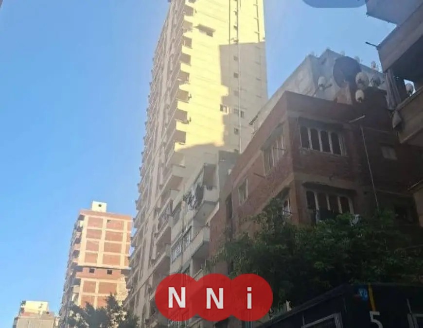 محافظة الإسكندرية: إزاحة الأدوار المخالفة بالكامل بسبب الميل في عقار المندرة