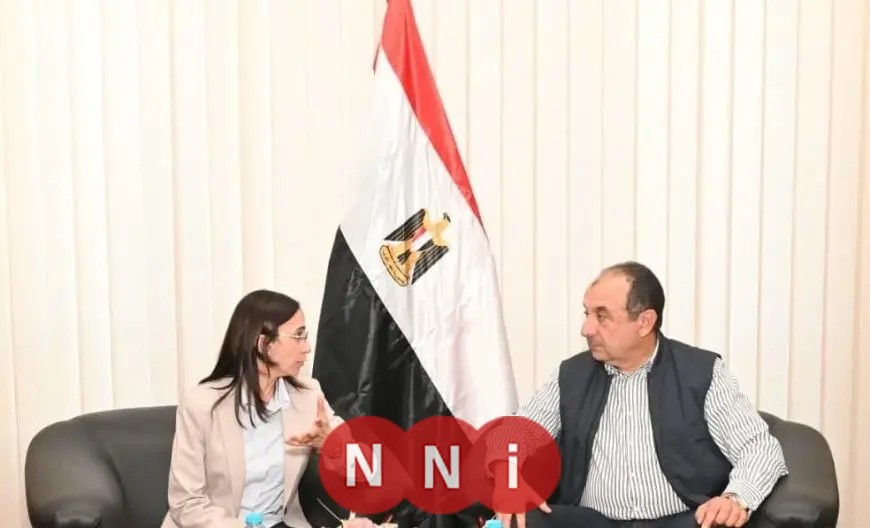 وزير قطاع الأعمال العام يجتمع مع محافظ البحيرة أثناء زيارته لشركة مصر للغزل والنسيج