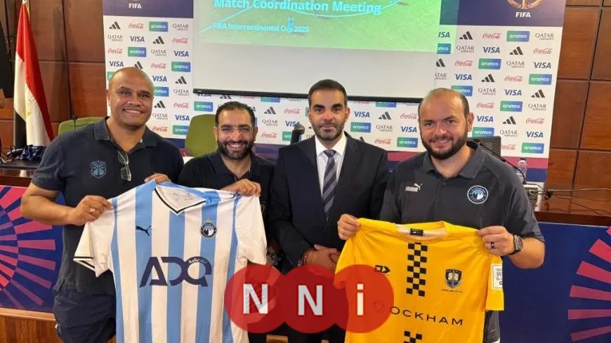 بيراميدز وأوكلاند سيتي يتبادلان الهدايا التذكارية استعداداً لمواجهة كأس إنتركونتيننتال