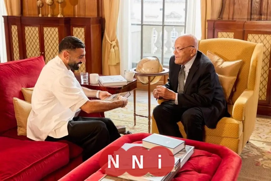 محمد صلاح يشارك صورة رائعة مع الأسطورة مجدي يعقوب