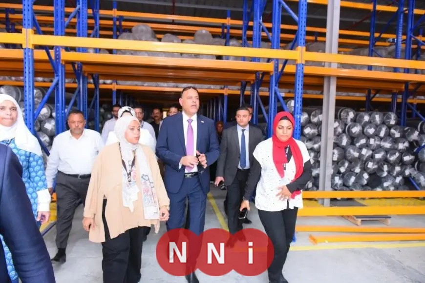 وزير العمل يختتم جولته بالسويس بزيارة شركة بلازا للملابس الجاهزة