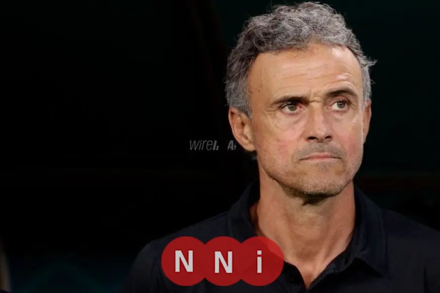 إنريكي يتوج بجائزة يوهان كرويف كأفضل مدرب في العالم في حفل الكرة الذهبية