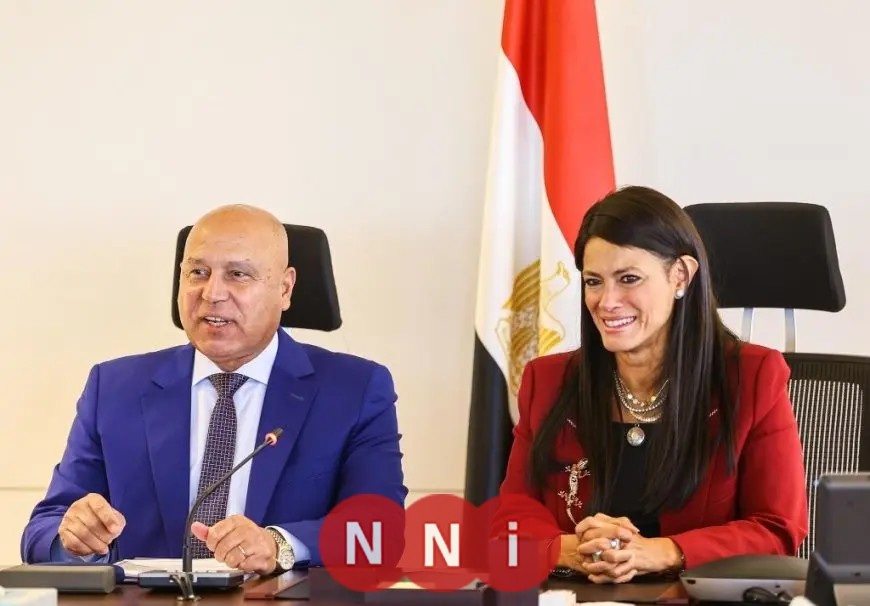وزير الصناعة يعلن توجيهات السيسي بالتوسع في شبكة النقل الصديق للبيئة في مصر