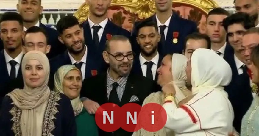 أشرف حكيمي يكشف تفاصيل لقاء ملك المغرب مع أمهات لاعبي المنتخب