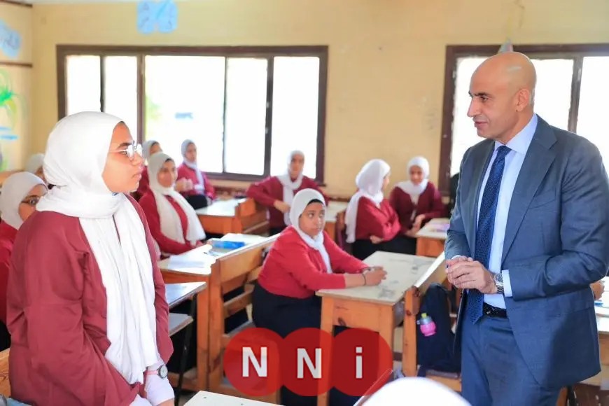 وزير التعليم يتبادل الآراء مع طالبات الثانوية بالغربية حول المناهج ونظام الامتحانات في البكالوريا