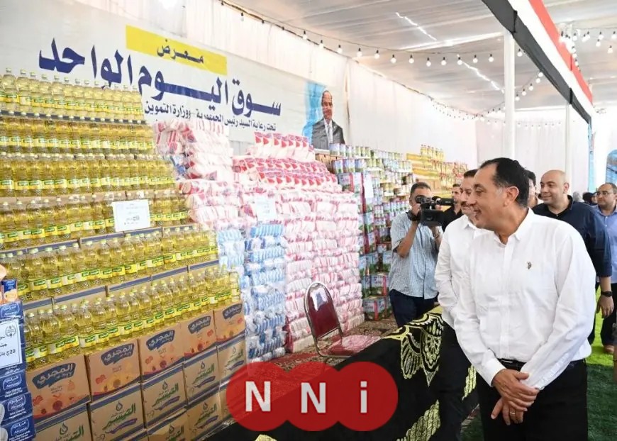 رئيس الوزراء يستعرض سوق اليوم الواحد للسلع الغذائية في أشمون خلال زيارته للمنوفية